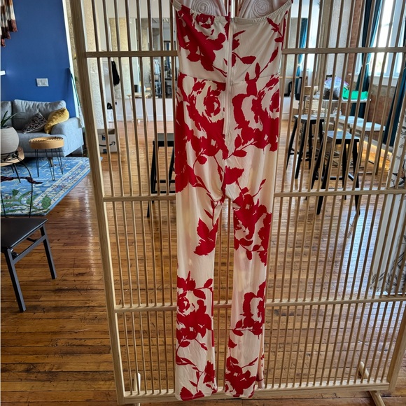 Beautiful rose romper - Picture 2 of 5